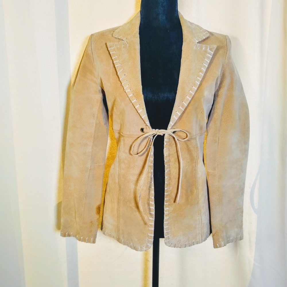 Cute suede blazer jacket!